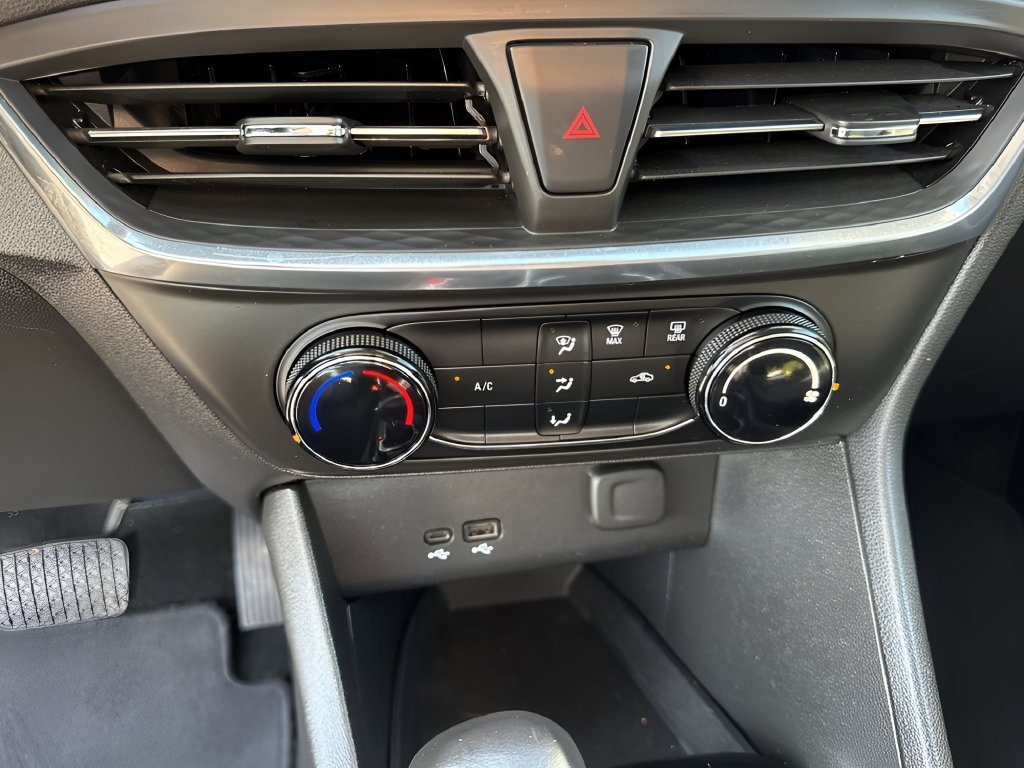 Used 2024 Buick Encore GX Preferred FWD image 17