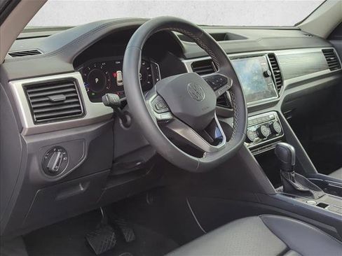 Used 2023 Volkswagen Atlas SE w/ Black Wheel Package image 6