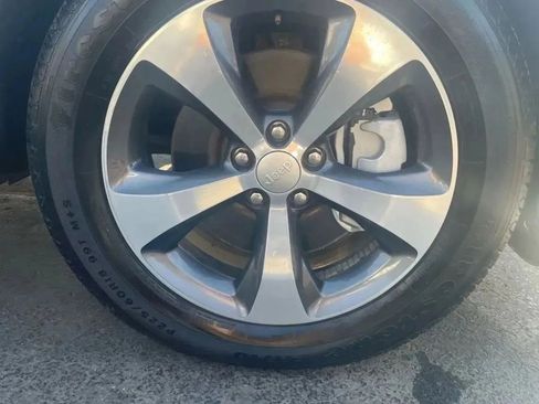 Used 2019 Jeep Cherokee Limited w/ Trailer Tow Group image 9