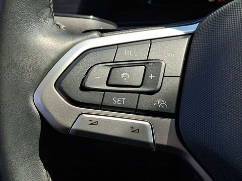 Used 2025 Volkswagen Atlas SEL Premium R-Line image 18