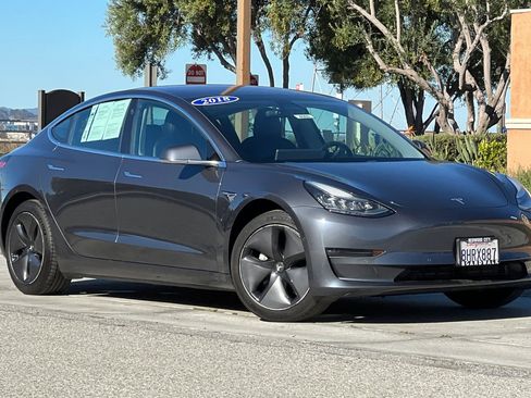 Used 2018 Tesla Model 3 Mid Range image 2