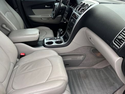 Used 2008 GMC Acadia SLT w/ Convenience Package image 16