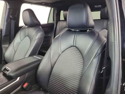 Used 2024 Toyota Highlander XSE FWD image 20