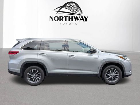 Used 2019 Toyota Highlander XLE AWD/4WD image 2