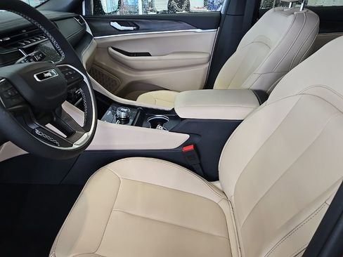 Used 2025 Jeep Grand Cherokee Limited w/ Trailer Tow Package image 19