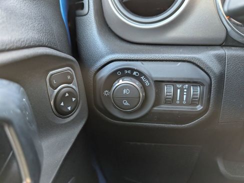 Used 2022 Jeep Gladiator Willys image 23