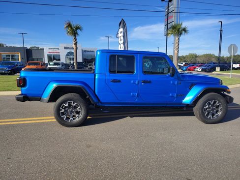 New 2025 Jeep Gladiator Sport w/ Premium Package image 11
