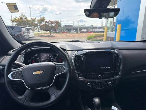 Used 2023 Chevrolet Traverse High Country AWD/4WD image 2