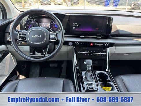 Used 2024 Kia Carnival EX FWD image 11