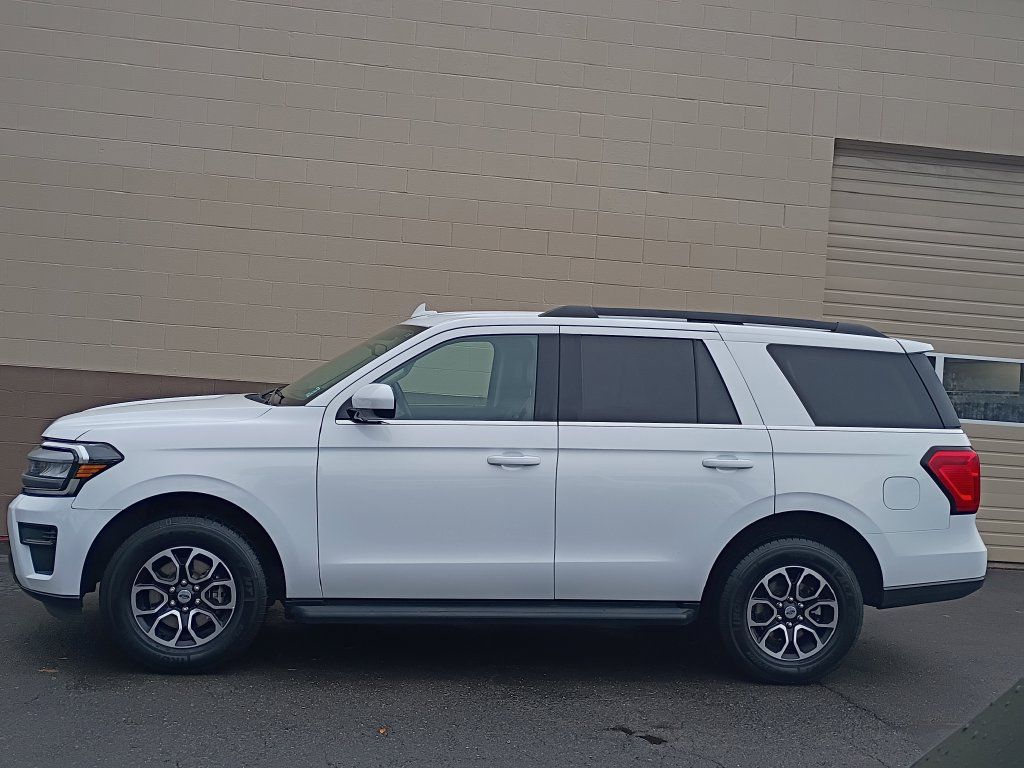 Used 2024 Ford Expedition XLT AWD/4WD image 8