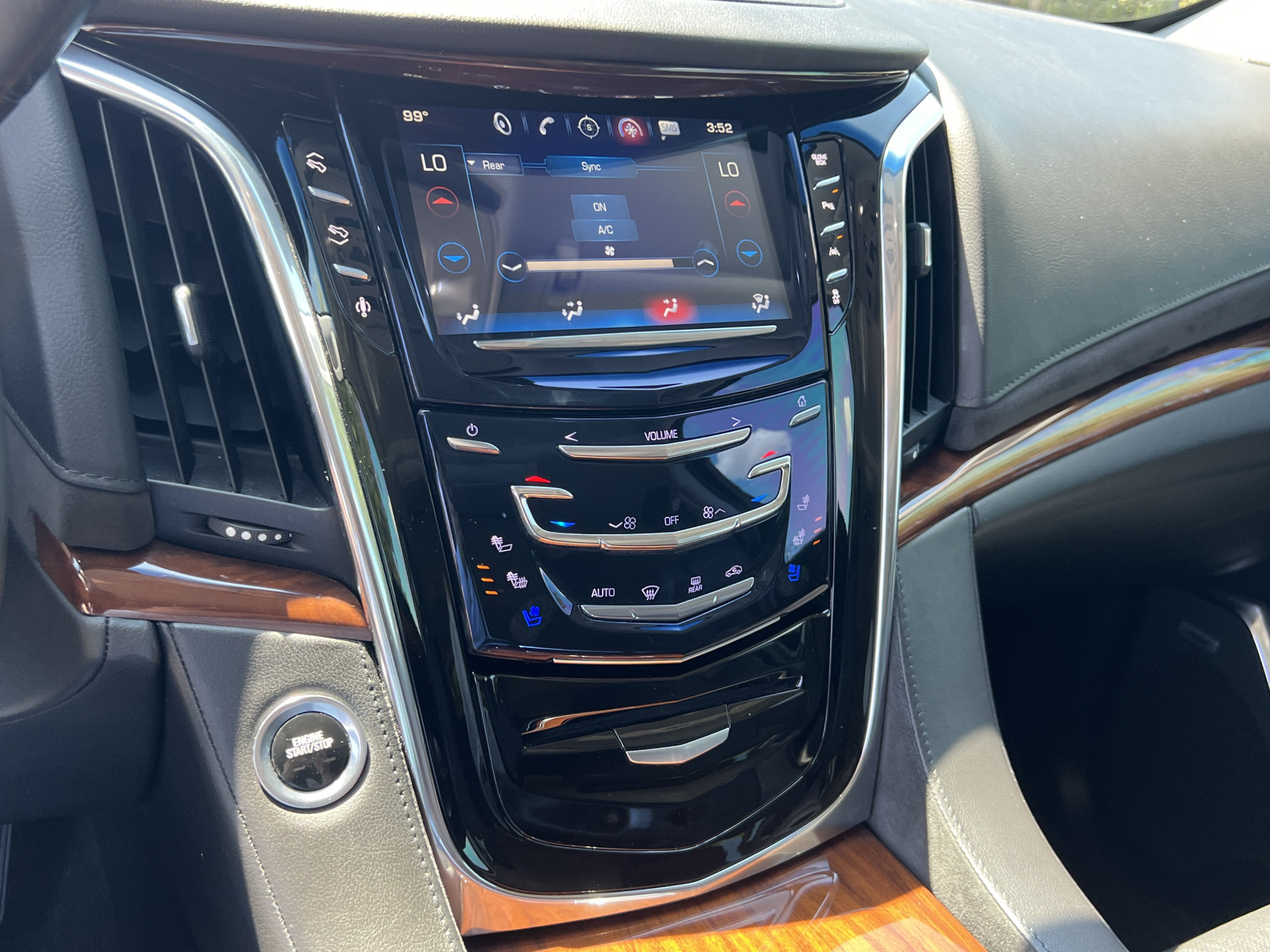Used 2016 Cadillac Escalade Luxury AWD/4WD image 18