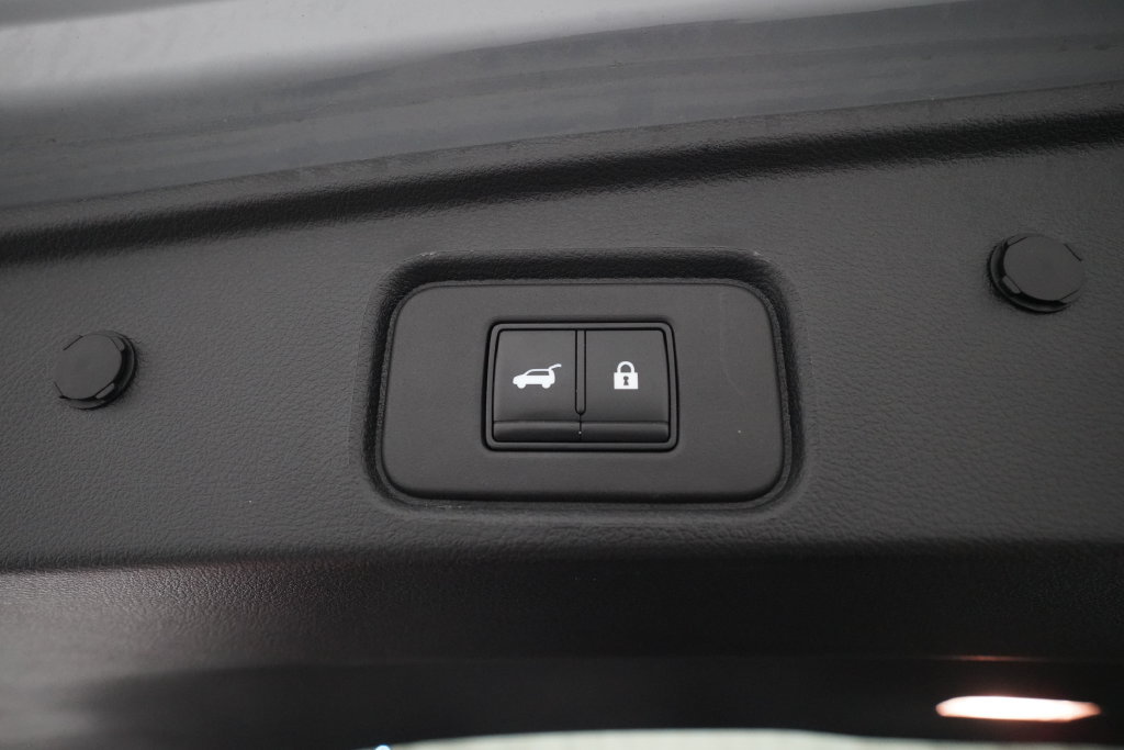 Used 2022 Nissan Pathfinder SL AWD/4WD image 15