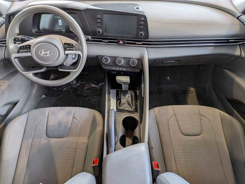 Used 2024 Hyundai Elantra SE image 13