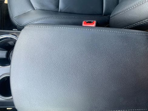 Used 2017 Ford Explorer XLT w/ Equipment Group 202A FWD image 24