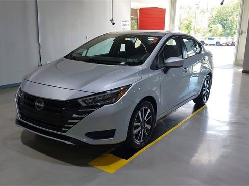 Used 2025 Nissan Versa SV w/ Trunk Package image 18