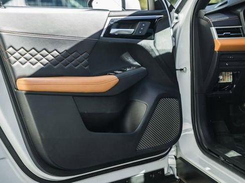 Used 2024 Mitsubishi Outlander SEL image 39