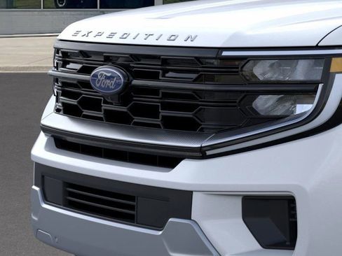 New 2025 Ford Expedition Platinum w/ Driver's Package image 17