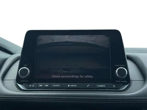 Used 2024 Nissan Rogue SV FWD image 9