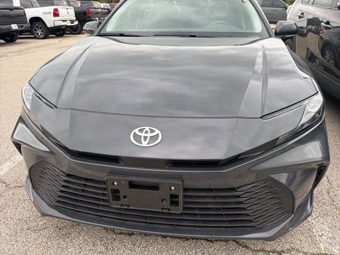 Used 2025 Toyota Camry LE w/ Convenience Package image 2