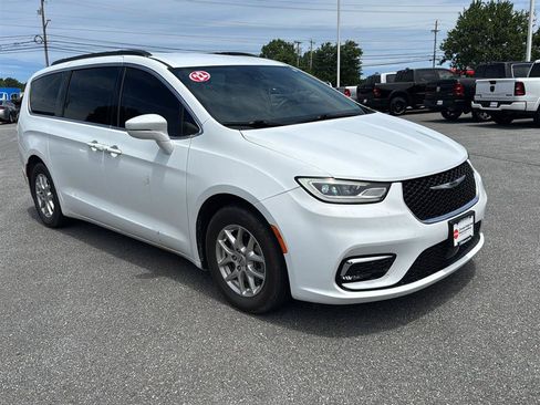 Used 2022 Chrysler Pacifica Touring-L FWD image 1