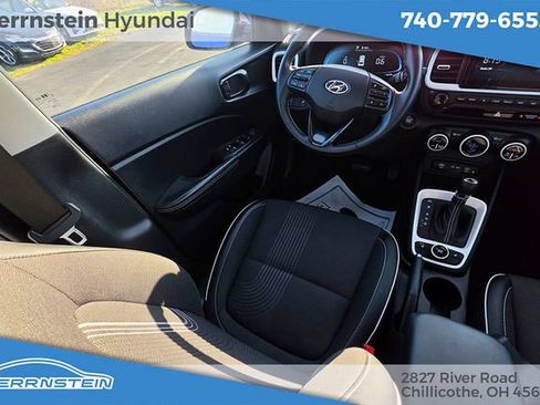 Used 2023 Hyundai Venue Limited image 10