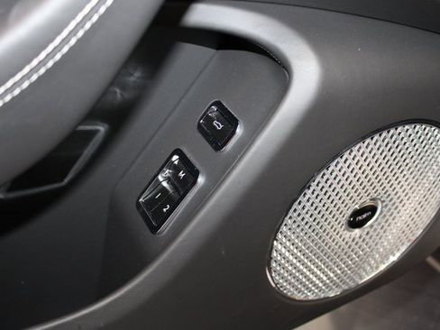 Used 2022 Bentley Flying Spur V8 image 18