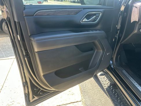 Used 2023 Chevrolet Tahoe Z71 w/ Luxury Package AWD/4WD image 26
