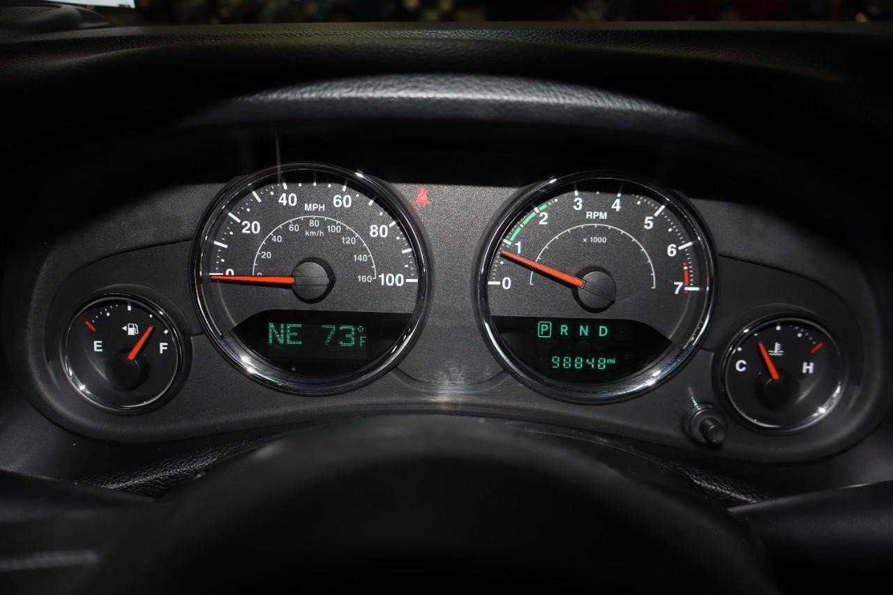 Used 2015 Jeep Wrangler Unlimited Sahara w/ Connectivity Group AWD/4WD image 15