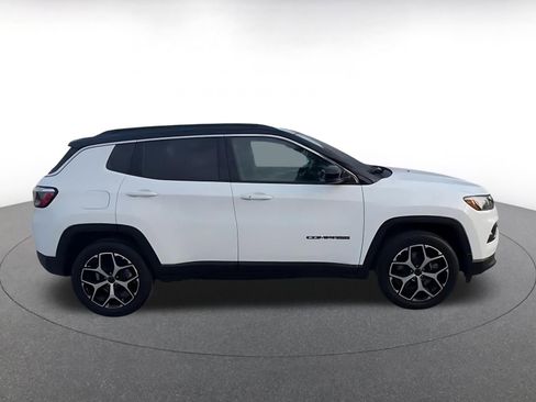 Used 2025 Jeep Compass Limited image 16