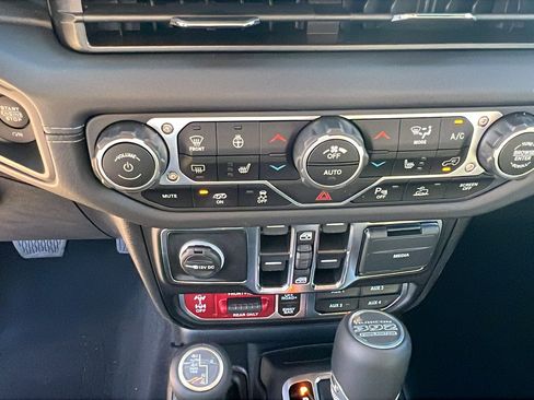 New 2025 Jeep Wrangler Unlimited Rubicon 392 image 31