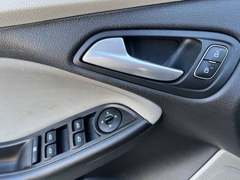 Used 2017 Ford Focus SE FWD image 24