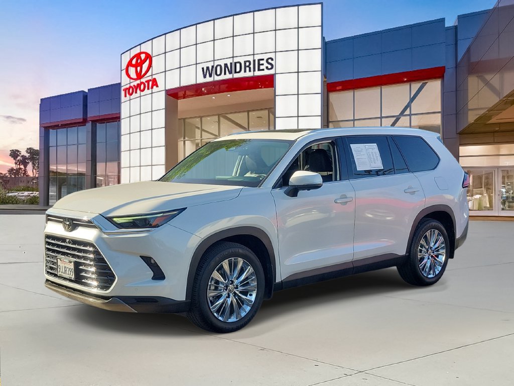 Used 2024 Toyota Grand Highlander AWD image 2