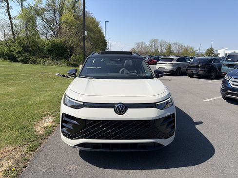 New 2026 Volkswagen Tiguan SE R-Line AWD/4WD image 2