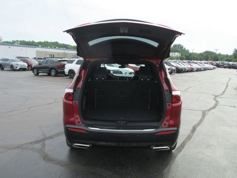 Used 2022 Buick Enclave Essence w/ Experience Buick Package FWD image 7