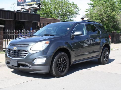 Used 2017 Chevrolet Equinox LT FWD image 2