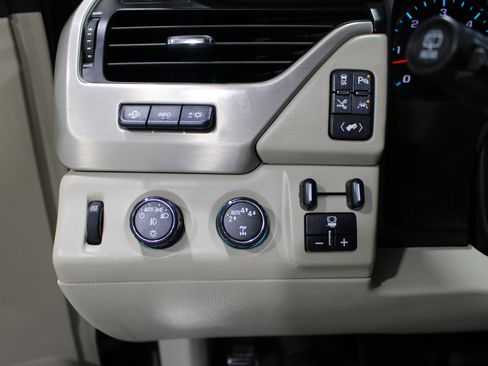 Used 2017 GMC Yukon XL Denali w/ Open Road Package image 11