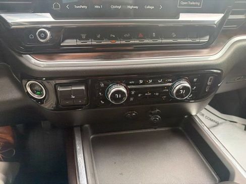 Used 2025 GMC Sierra 3500 SLT w/ SLT Premium Package AWD/4WD image 14
