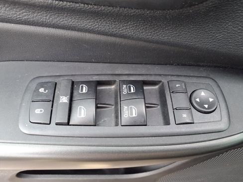 Used 2019 Jeep Cherokee Trailhawk image 12