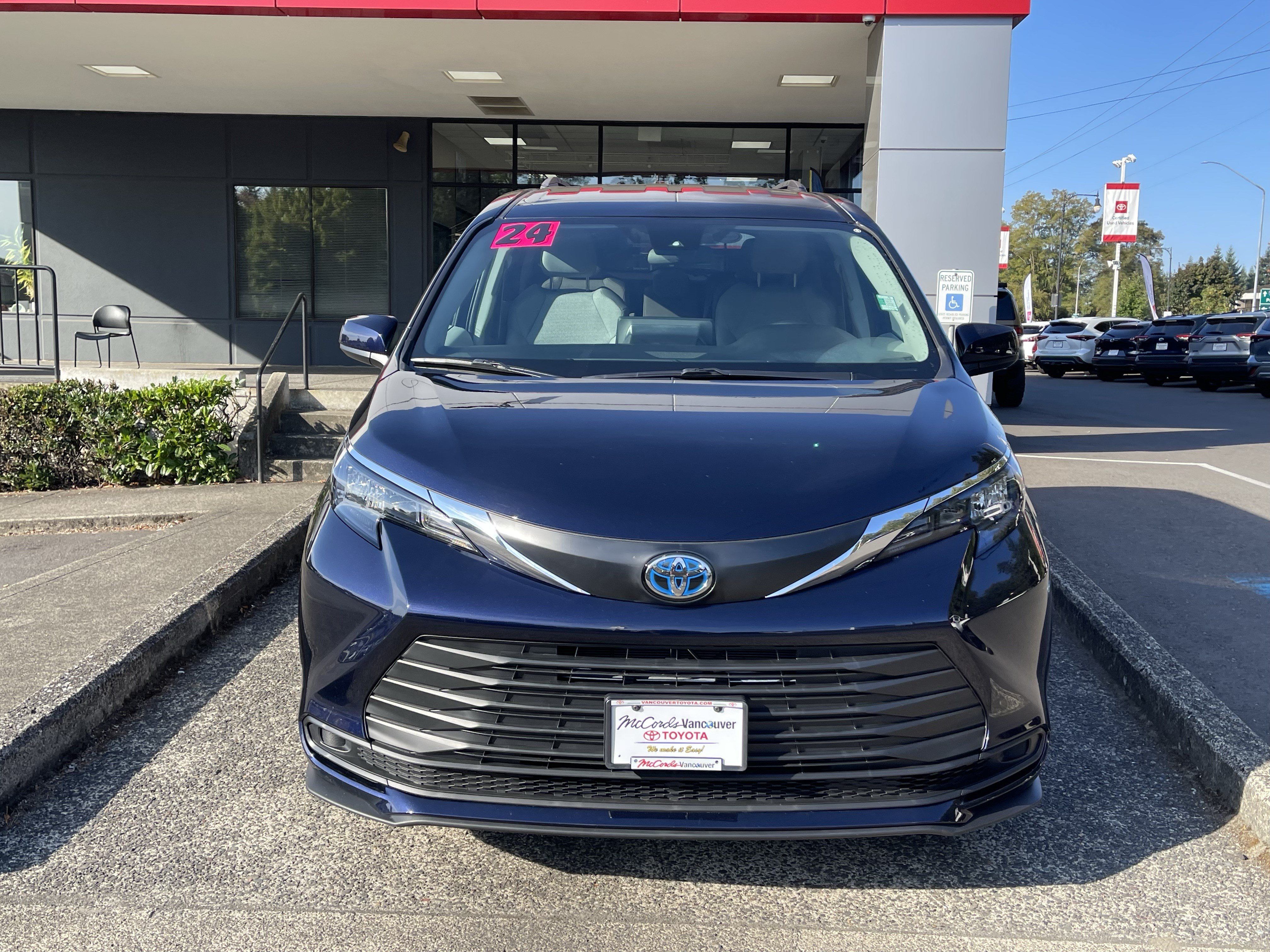 Certified 2024 Toyota Sienna LE AWD/4WD image 3