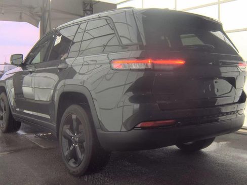 Used 2024 Jeep Grand Cherokee Altitude AWD/4WD image 6