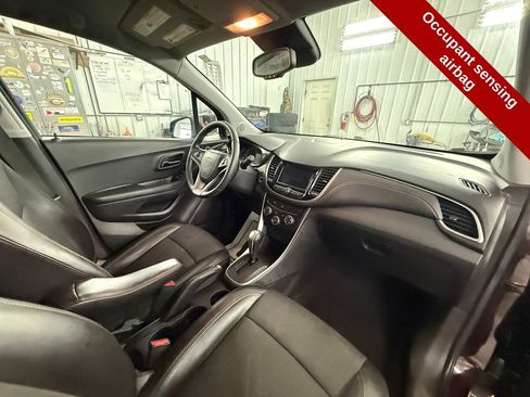 Used 2021 Chevrolet Trax LT w/ LT Convenience Package image 41