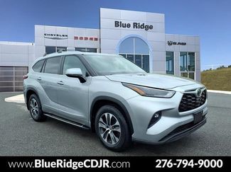 Used 2023 Toyota Highlander XLE AWD/4WD video 1