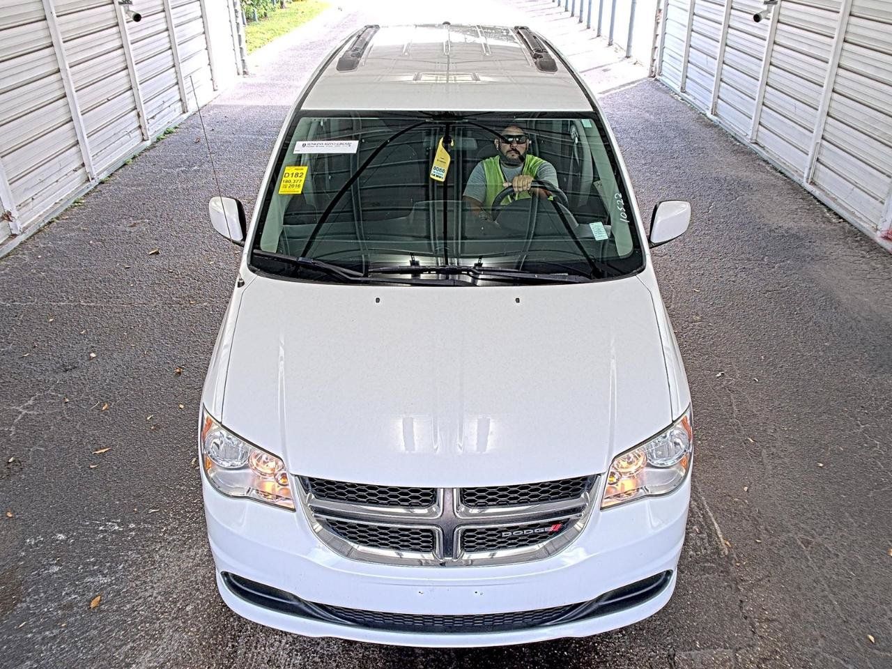 Used 2016 Dodge Grand Caravan SXT w/ Rear Park Assist Package FWD image 2