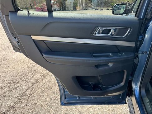 Used 2018 Ford Explorer XLT w/ Equipment Group 202A AWD/4WD image 26