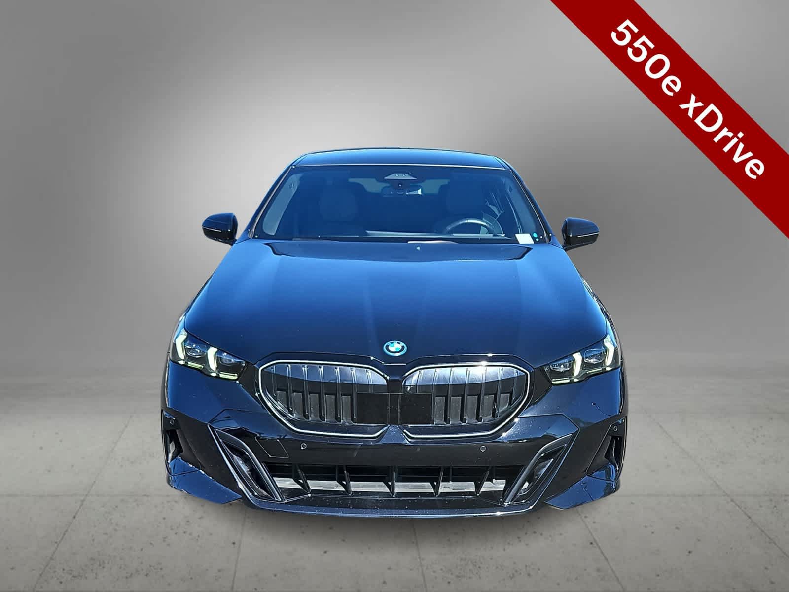 Used 2026 BMW 550e xDrive w/ Executive Package AWD/4WD image 3