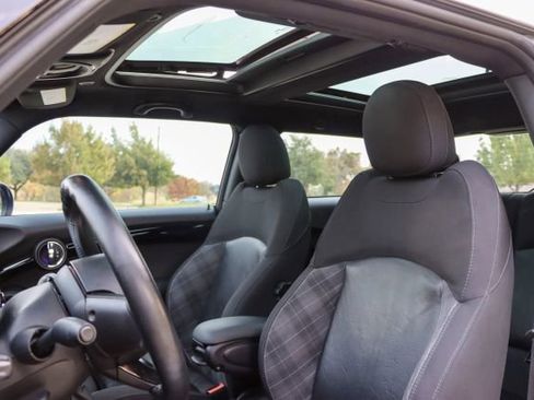 Used 2017 MINI Cooper S image 13