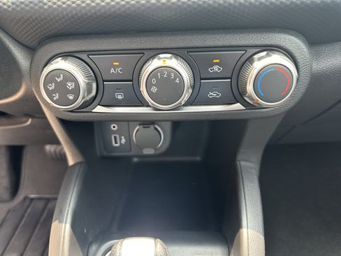 Used 2025 Nissan Kicks Play S FWD image 17