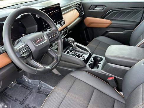 Used 2025 GMC Canyon AT4 image 2