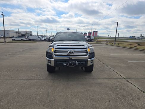 Used 2017 Toyota Tundra SR5 w/ SR5 Upgrade Package image 6