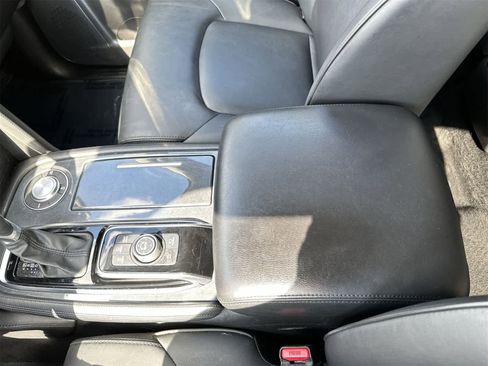 Used 2024 Nissan Armada SV image 16